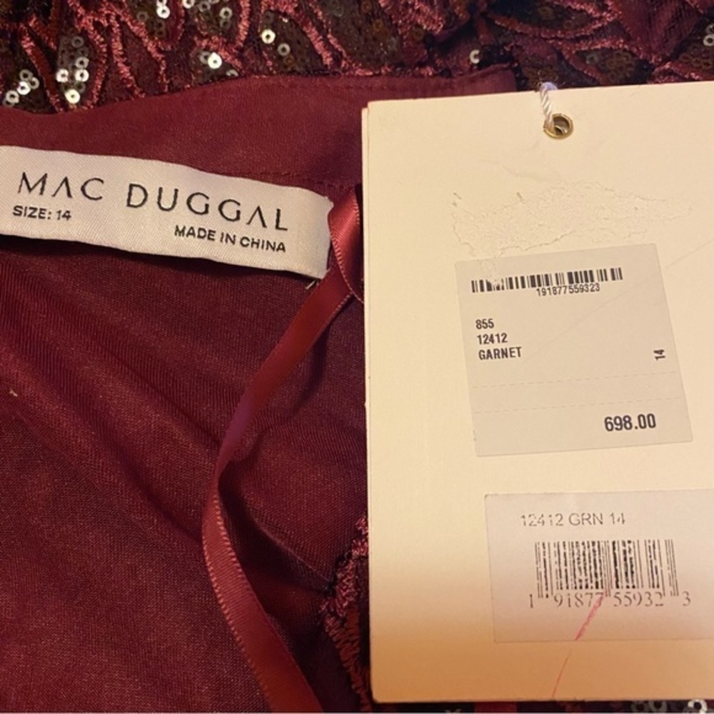Mac Duggal V-neck Long Sleeve Sequined Lace High Slit Gown in Garnet Size 14 - Picture 7 of 7